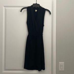 Easy wear dress with tie string waist. Can dress it up or down.